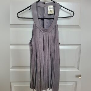 Vocal Elegant Gray Top